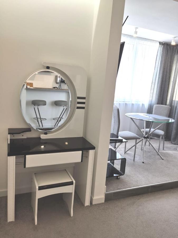 Stylish Riverside Apartments In Riviera Complex ムィコラーイウ エクステリア 写真